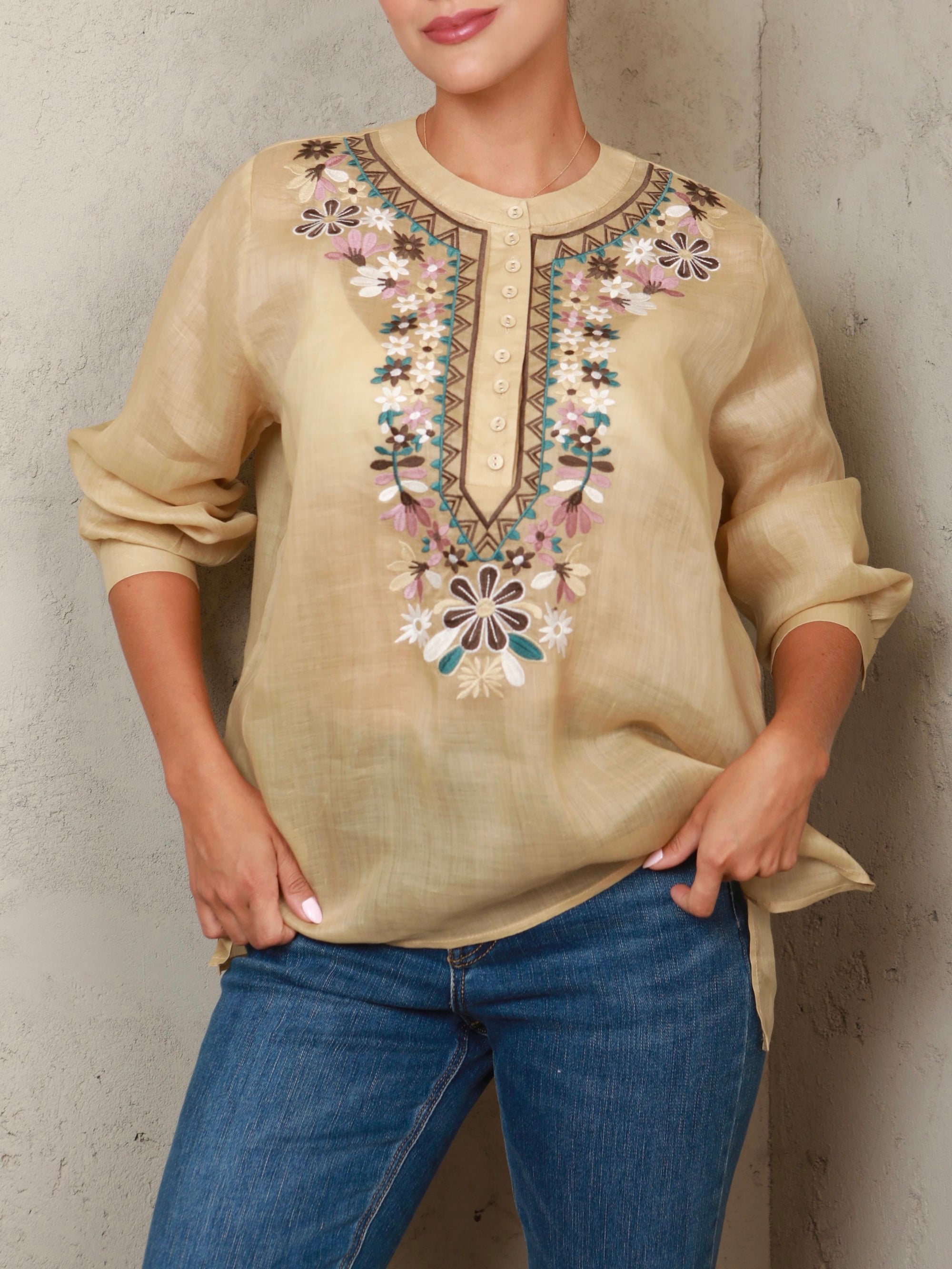 Rebeca Embroidery Top
