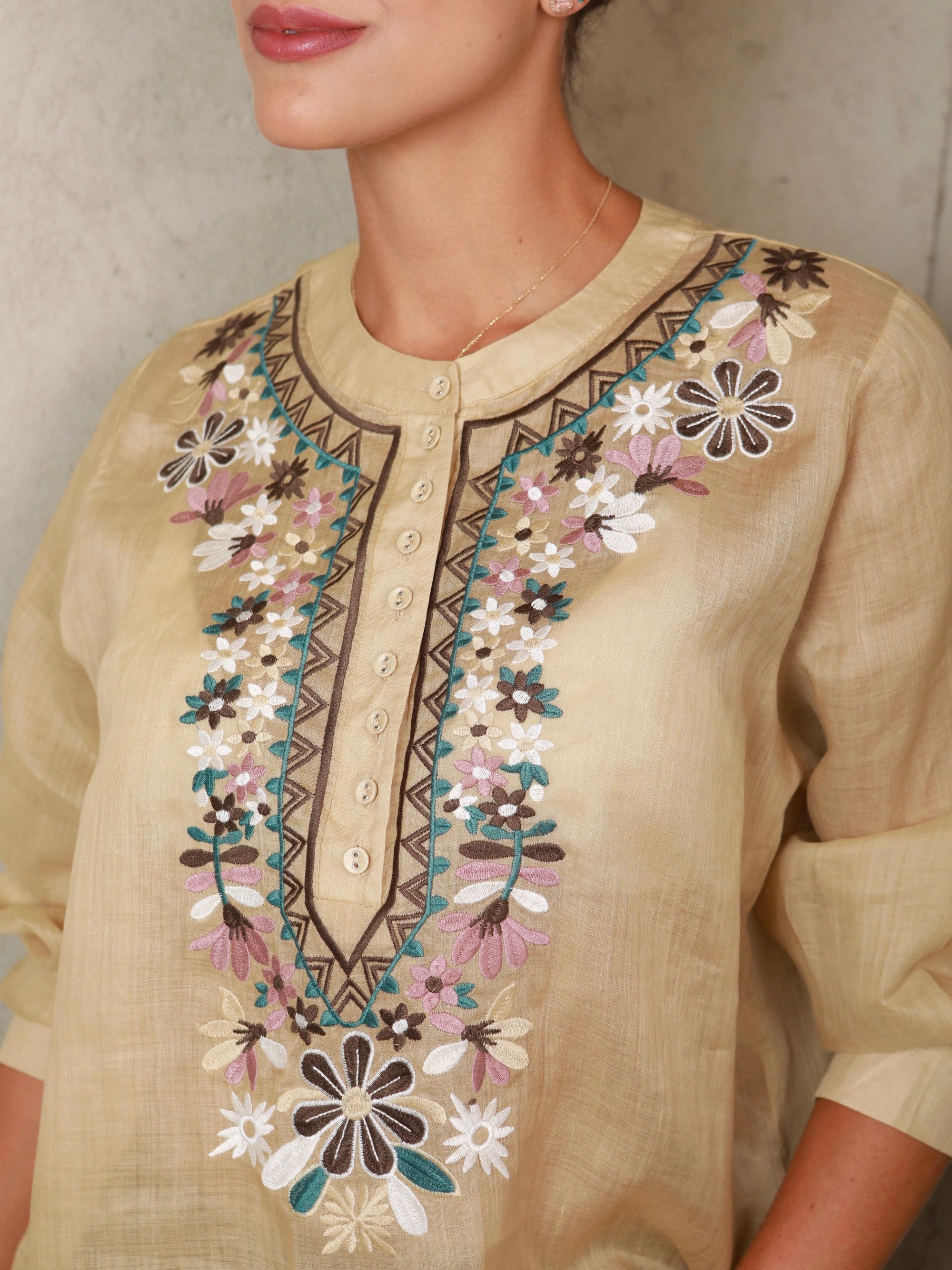 Rebeca Embroidery Top
