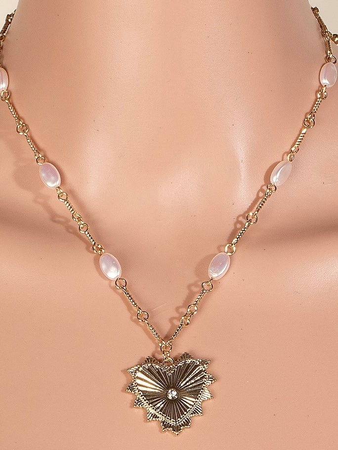Intricate Heart Pendant Pearl Statin Beads Chain Necklace