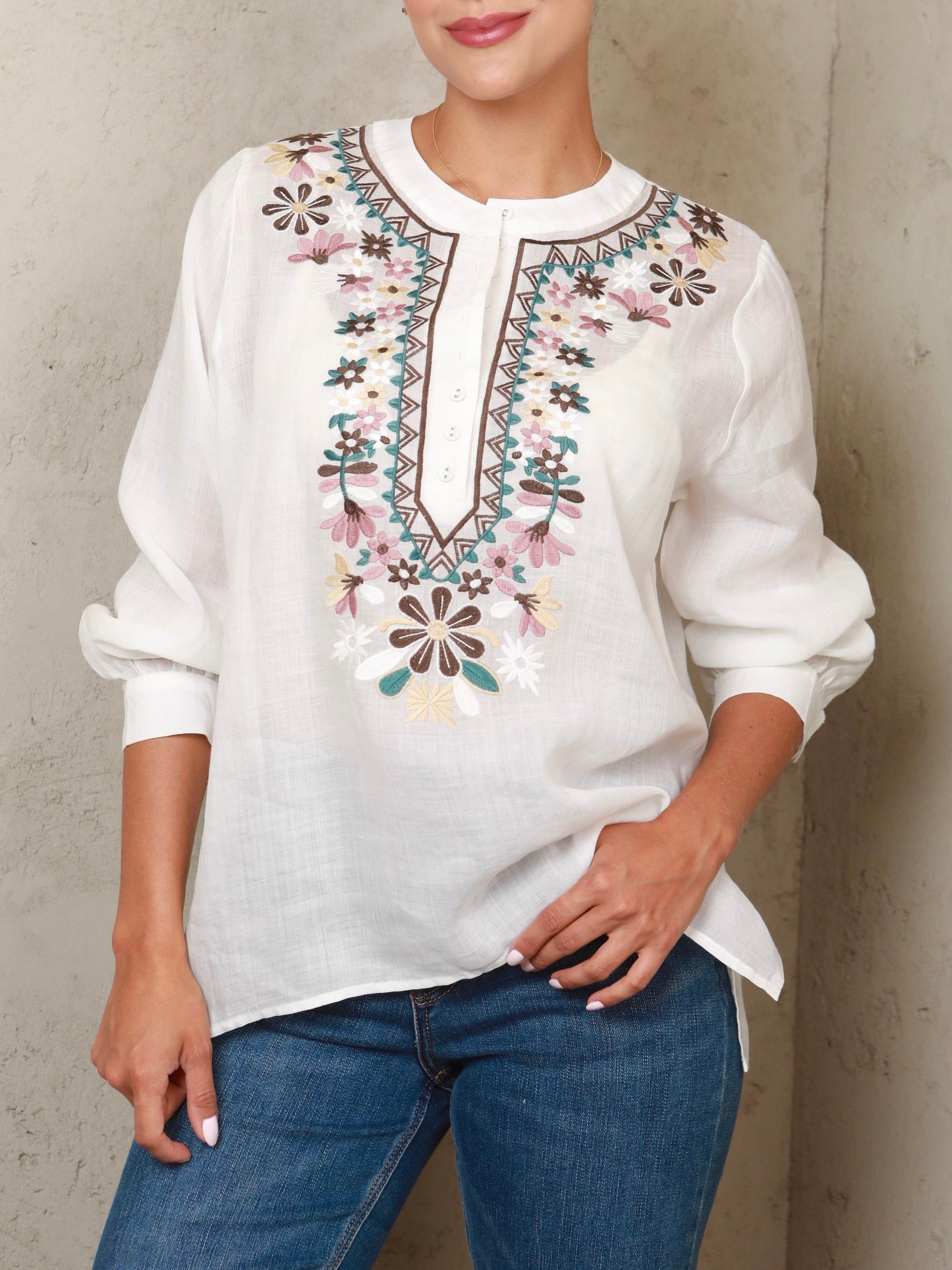 Rebeca Embroidery Top