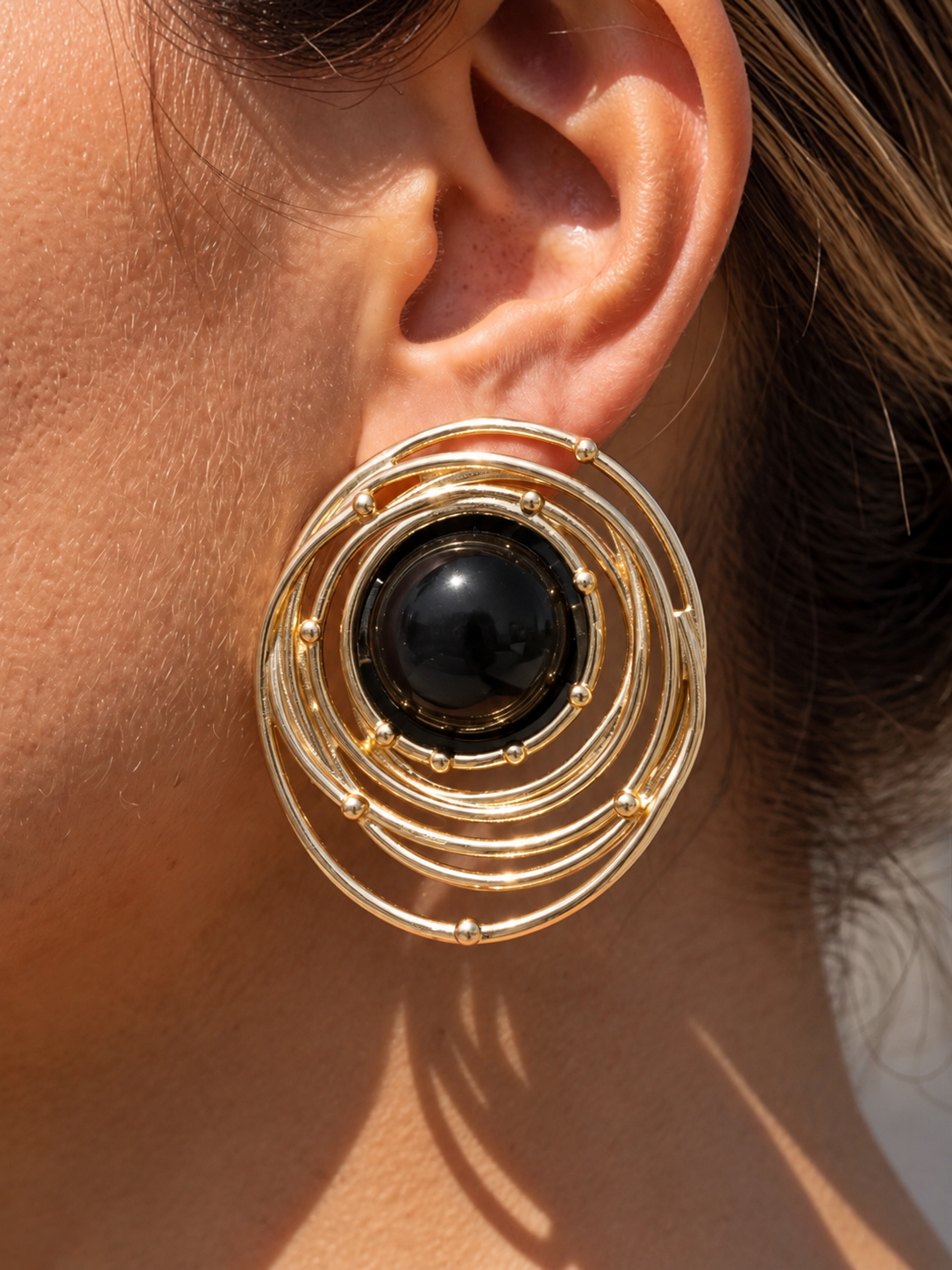Orbital Wire Swirl Dome Cabochon Black Earrings