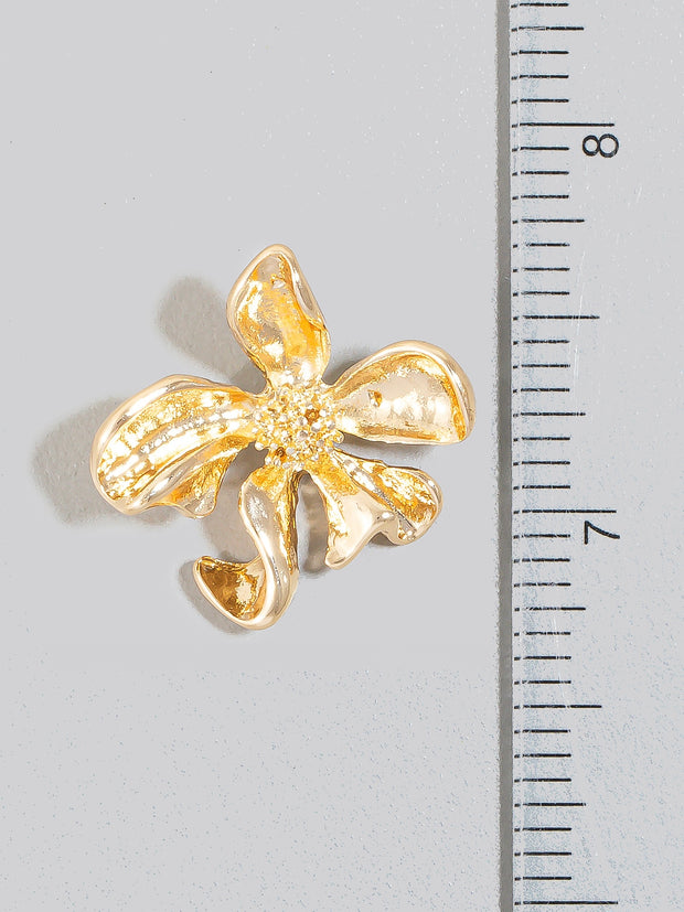 Detailed Metallic Flower Stud Earrings