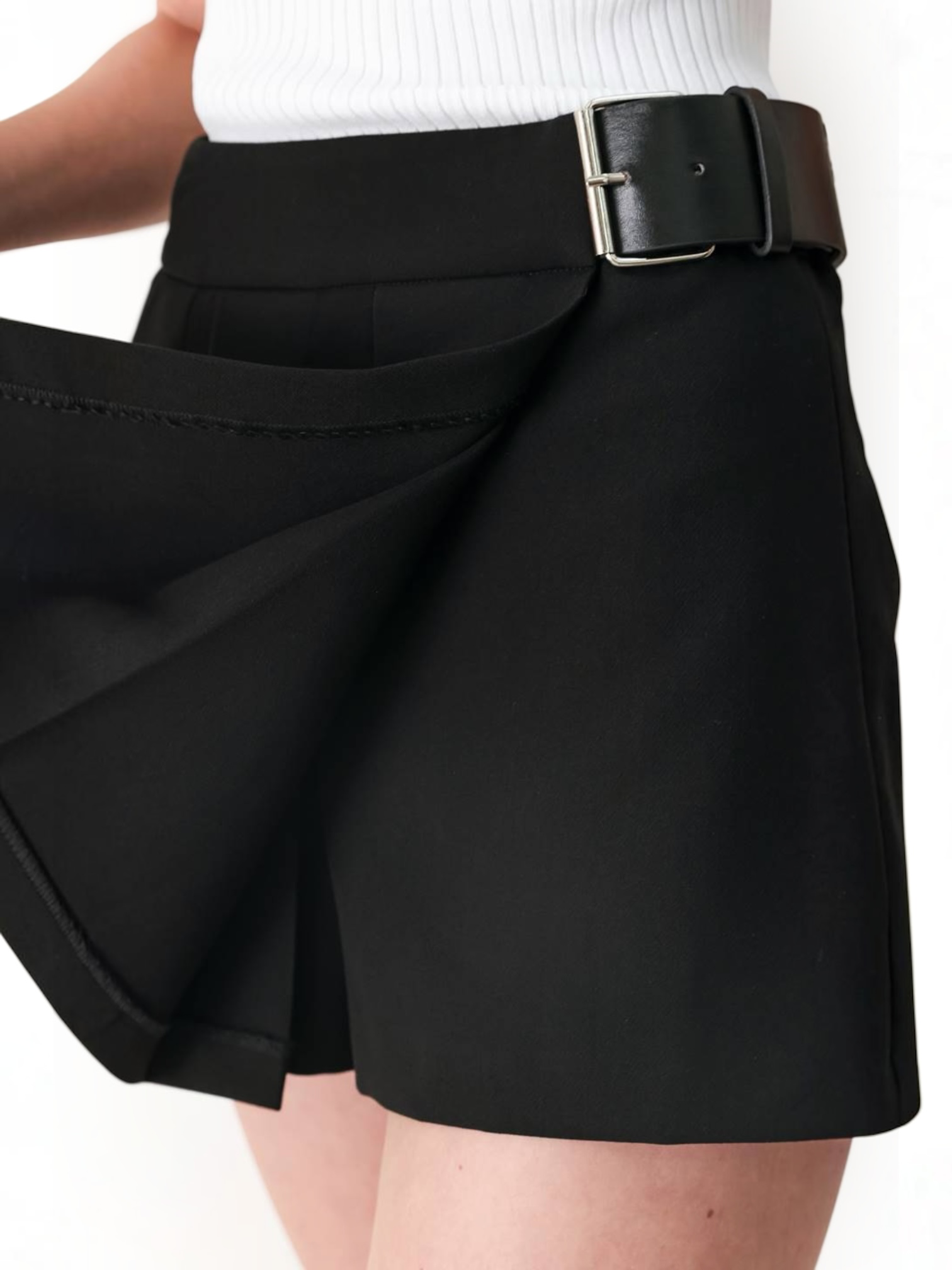 Ariana Pleated Black Skort